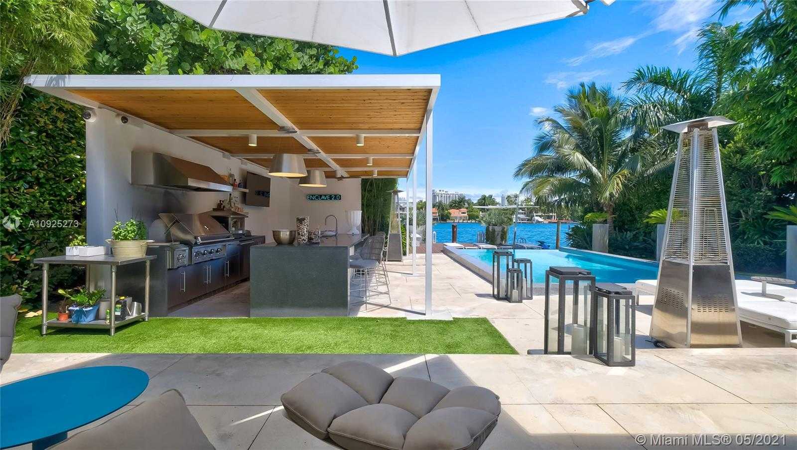 Small Image of 425 E Dilido Dr, Miami Beach, FL 33139, USA Number 38