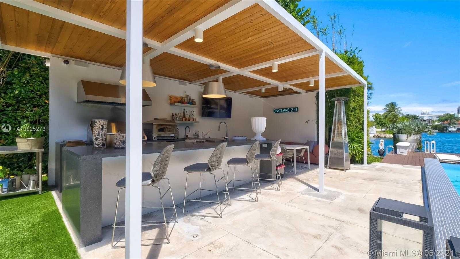 Small Image of 425 E Dilido Dr, Miami Beach, FL 33139, USA Number 39