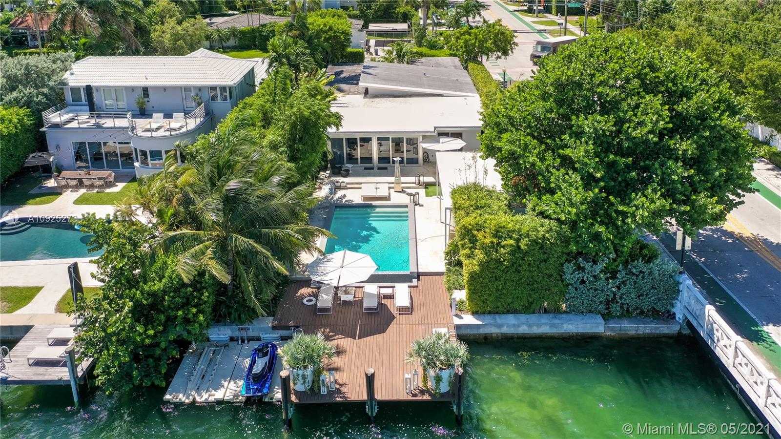 Small Image of 425 E Dilido Dr, Miami Beach, FL 33139, USA Number 40