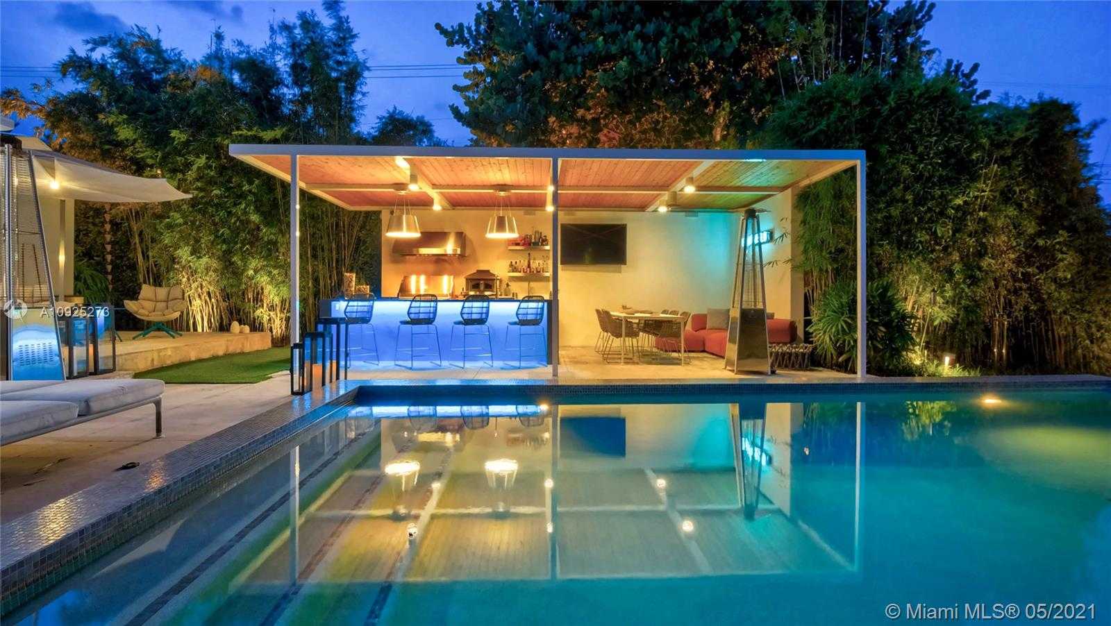 Small Image of 425 E Dilido Dr, Miami Beach, FL 33139, USA Number 46