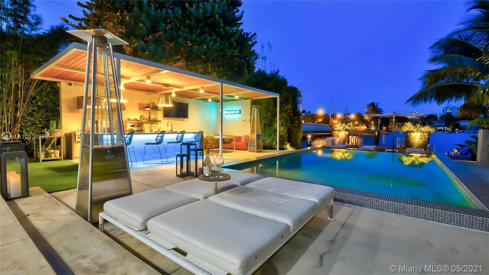 Small Image of 425 E Dilido Dr, Miami Beach, FL 33139, USA Number 48