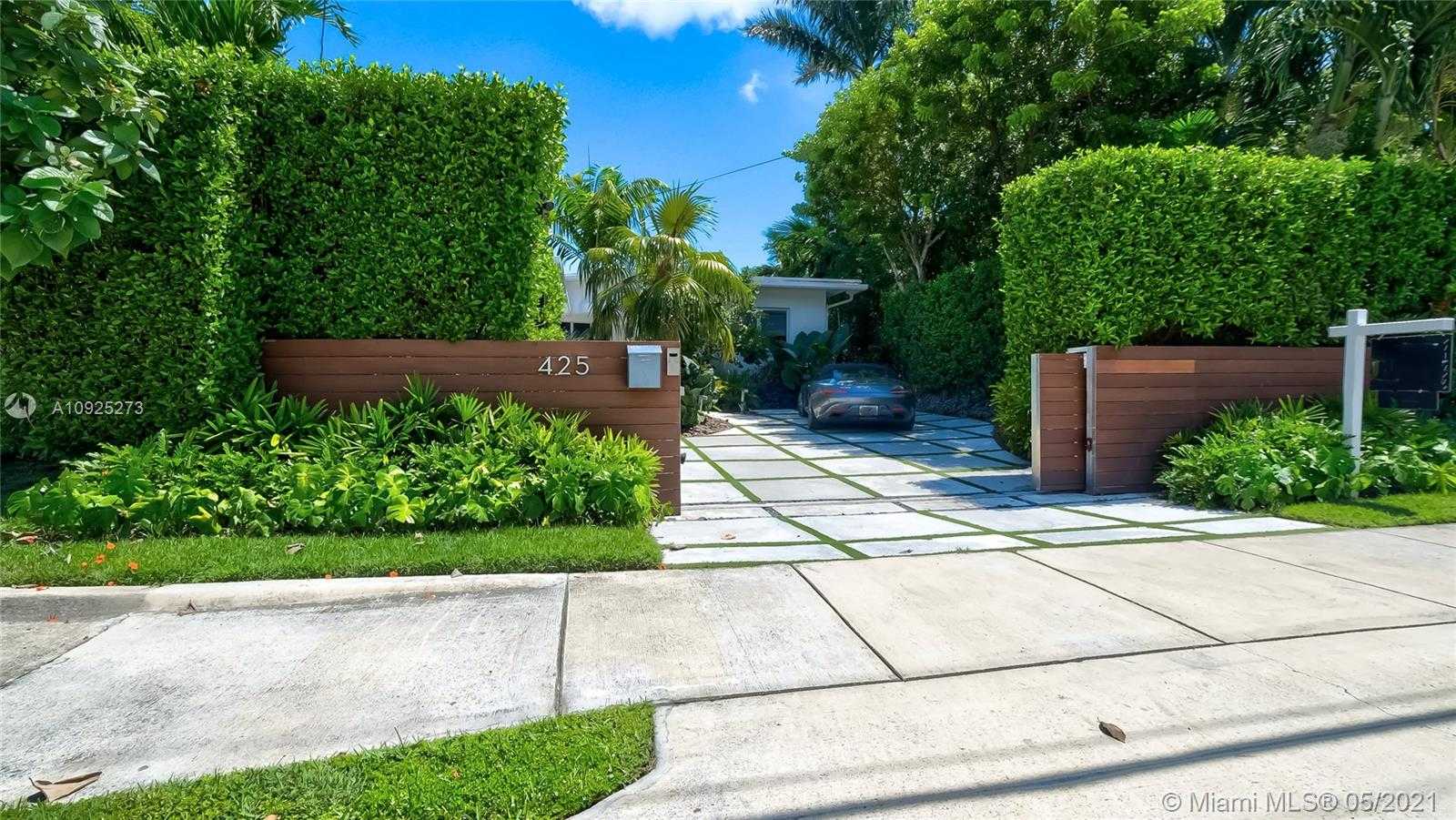 Small Image of 425 E Dilido Dr, Miami Beach, FL 33139, USA Number 5