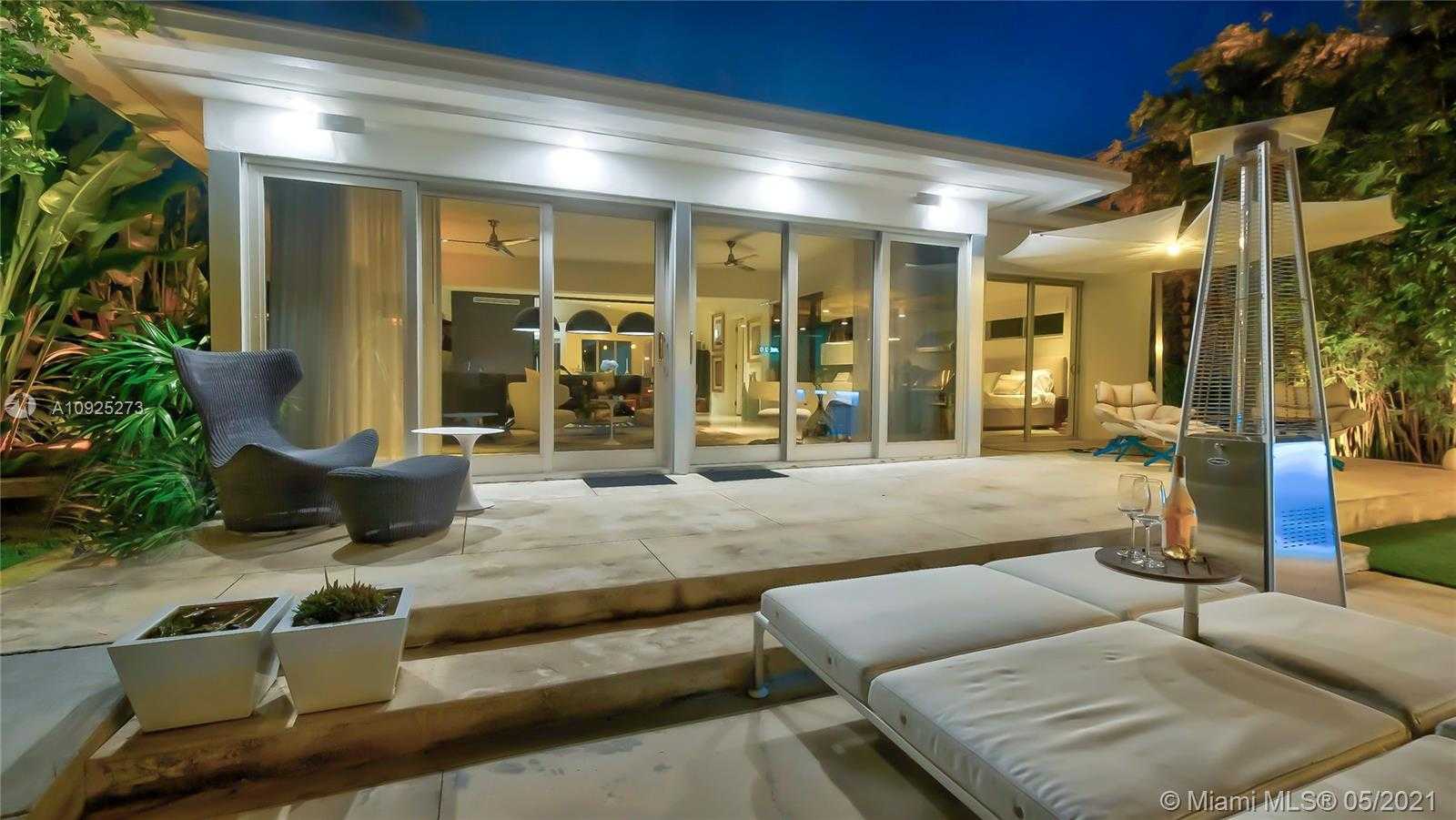 Small Image of 425 E Dilido Dr, Miami Beach, FL 33139, USA Number 51