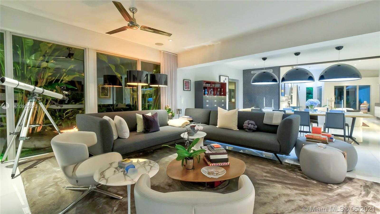 Small Image of 425 E Dilido Dr, Miami Beach, FL 33139, USA Number 52
