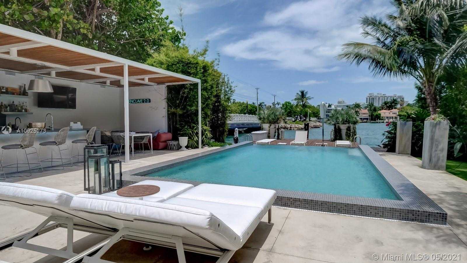 Small Image of 425 E Dilido Dr, Miami Beach, FL 33139, USA Number 53