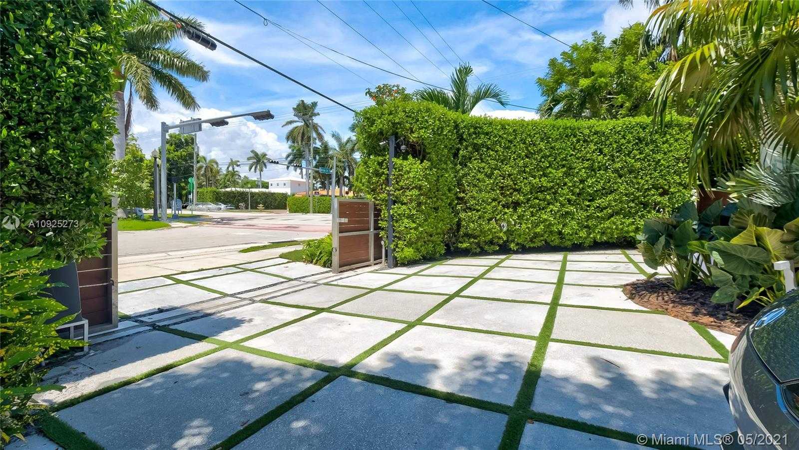 Small Image of 425 E Dilido Dr, Miami Beach, FL 33139, USA Number 6