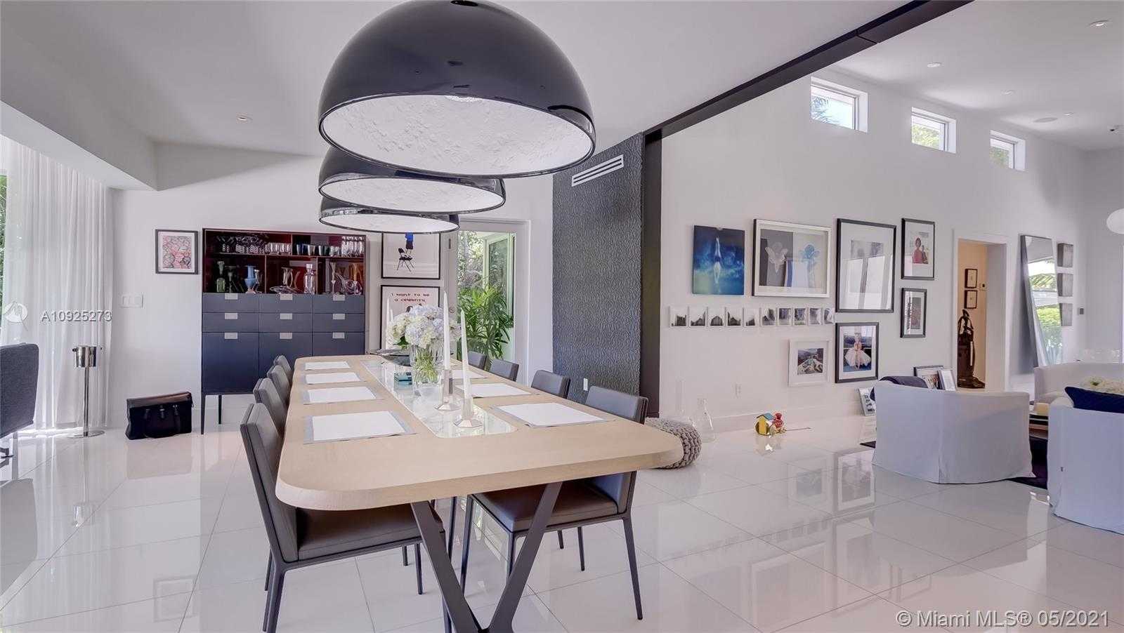 Small Image of 425 E Dilido Dr, Miami Beach, FL 33139, USA Number 9
