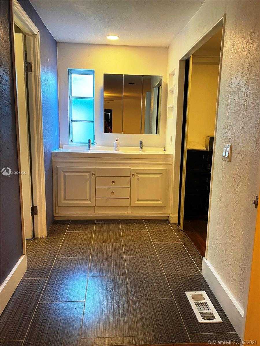 Small Image of 5301 SOUTH WEST 35TH, Davie Number 21