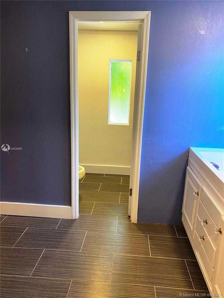 Small Image of 5301 SOUTH WEST 35TH, Davie Number 22