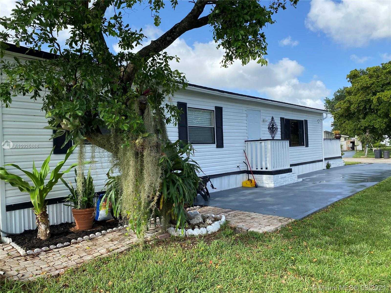 Small Image of 5301 SOUTH WEST 35TH, Davie Number 3