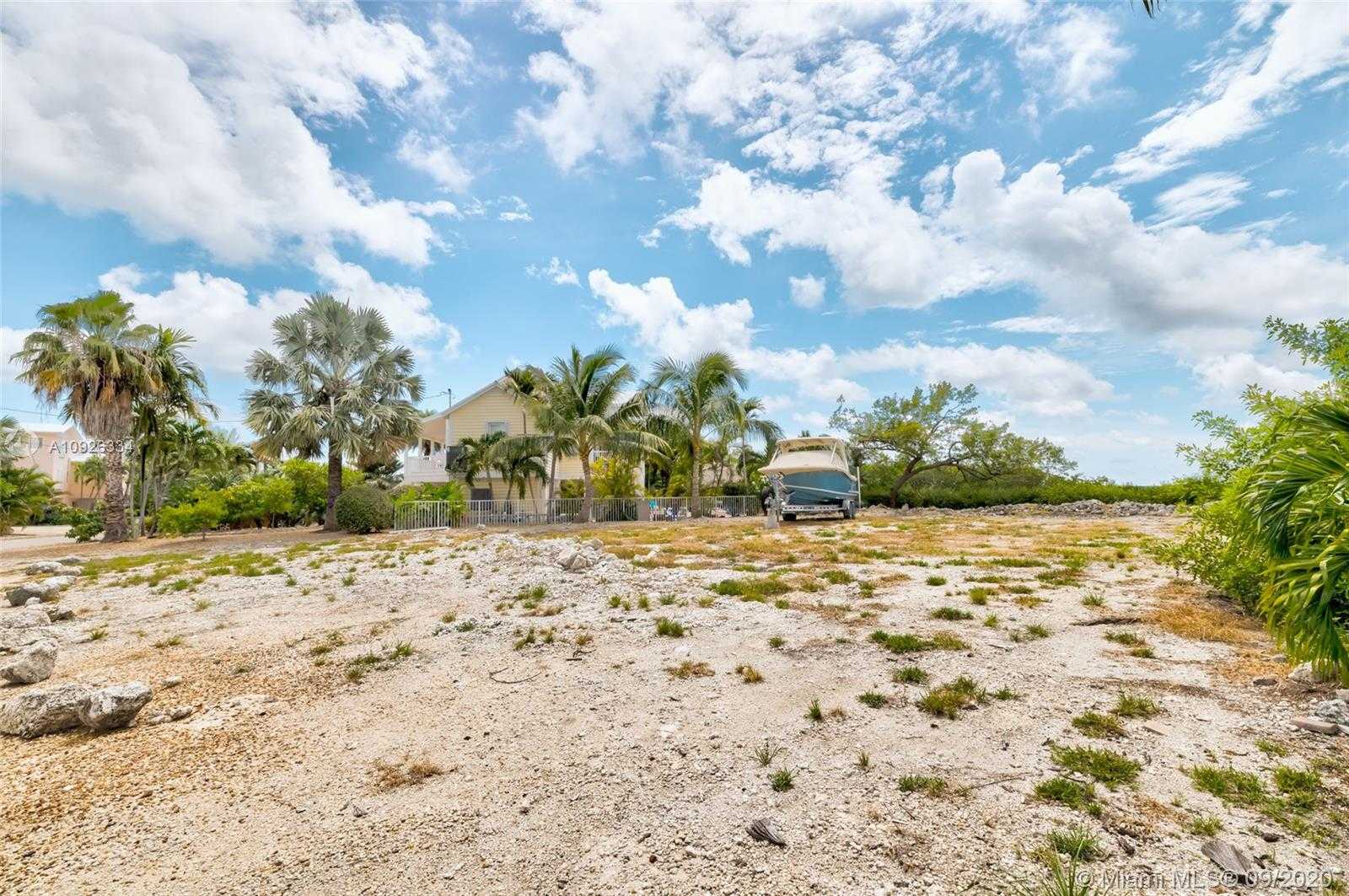 Small Image of 106 WEST PIRATES COVE DR, Marathon Number 18