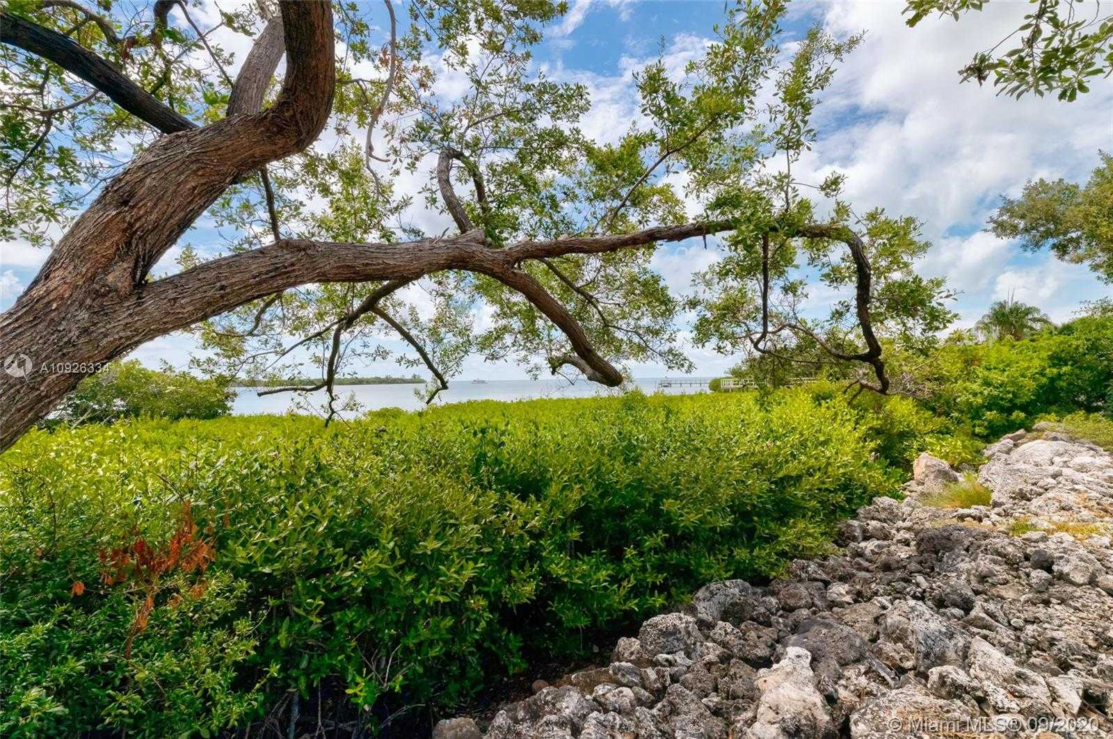 Small Image of 106 WEST PIRATES COVE DR, Marathon Number 19