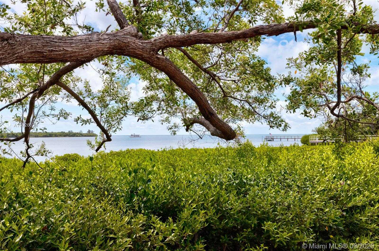 Small Image of 106 WEST PIRATES COVE DR, Marathon Number 21