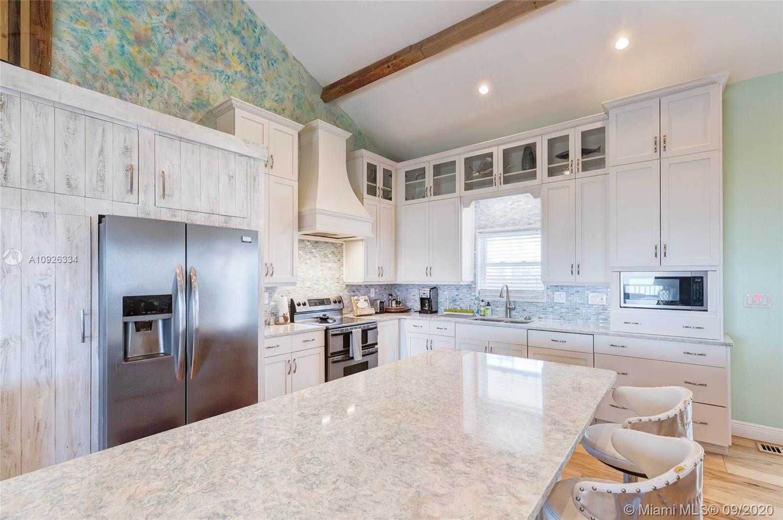 Small Image of 106 WEST PIRATES COVE DR, Marathon Number 6