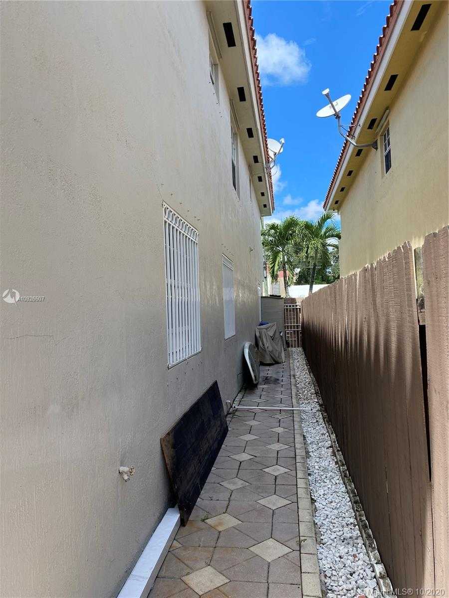 Small Image of 2752 SOUTH WEST 11TH ST, Miami Number 28