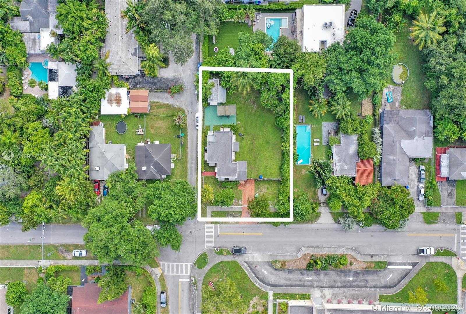 Small Image of 8629 NORTH EAST 8TH CT, Miami Number 4