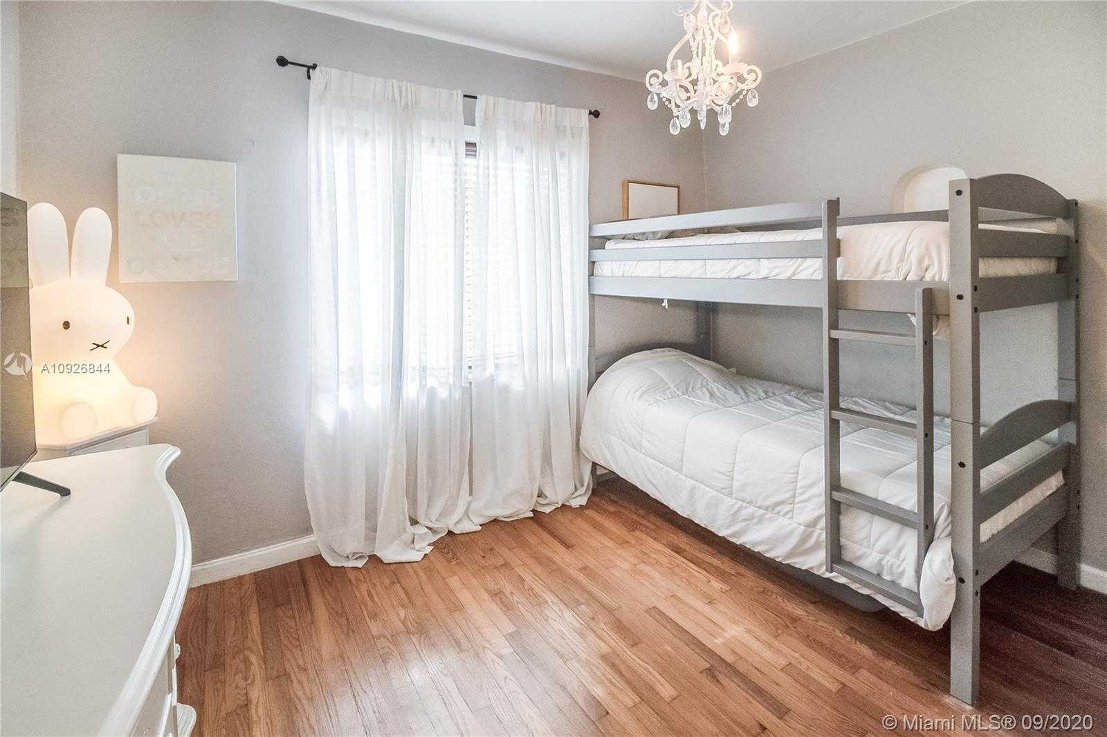 Small Image of 9509 NORTH MIAMI AVE, Miami Shores Number 16
