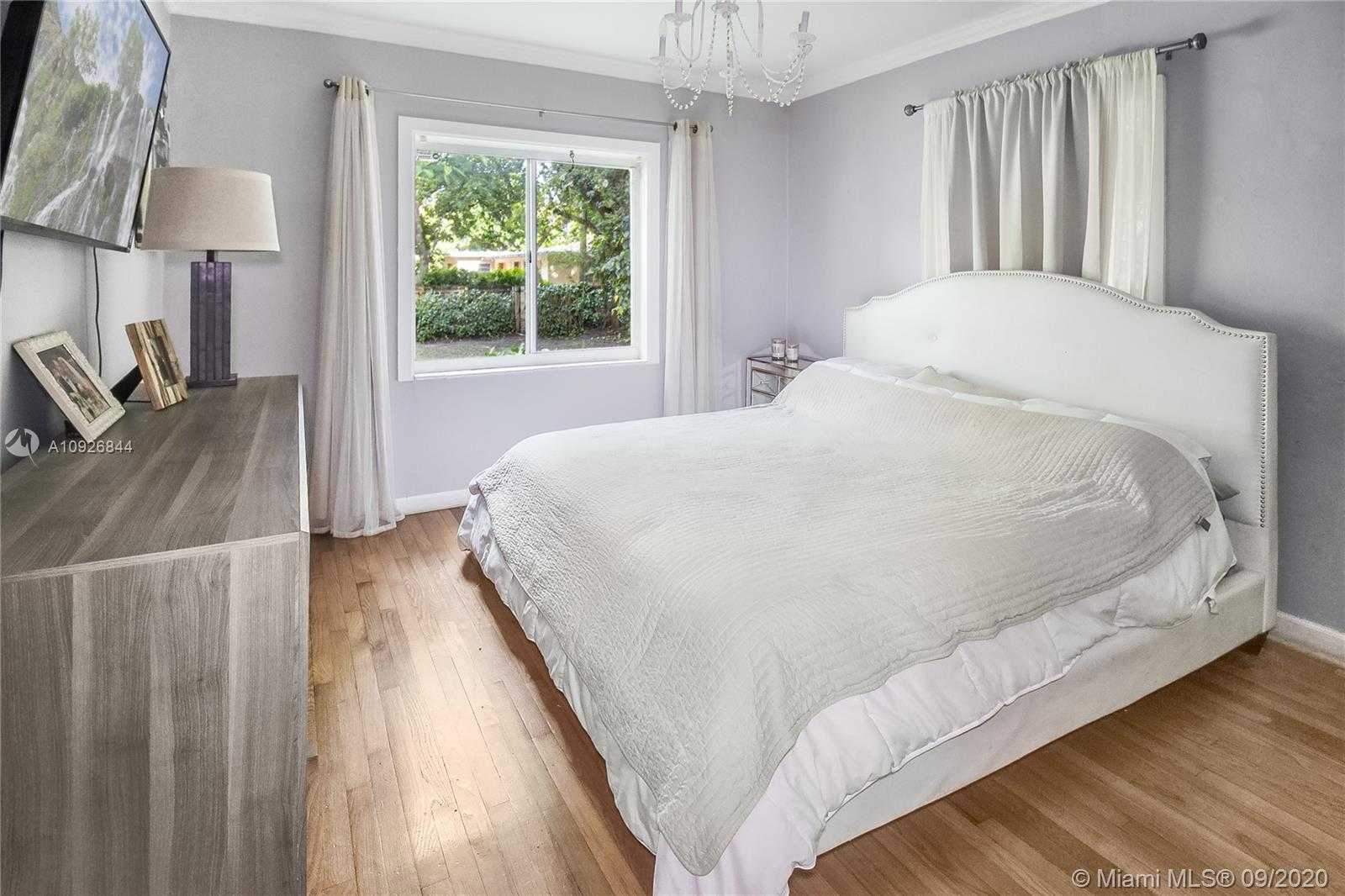 Small Image of 9509 NORTH MIAMI AVE, Miami Shores Number 5