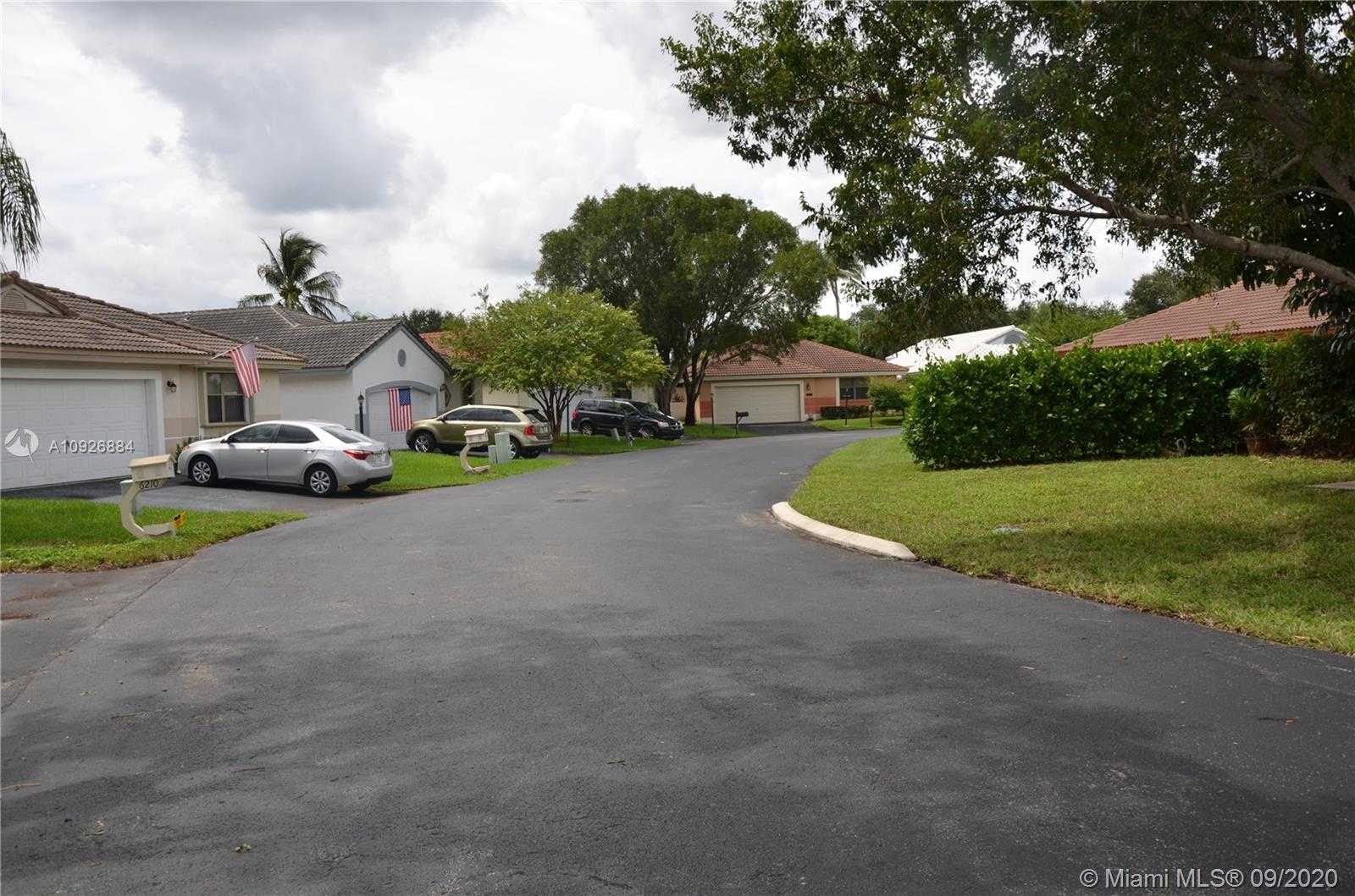 Small Image of 6201 PORTSMOUTH LN, Davie Number 2