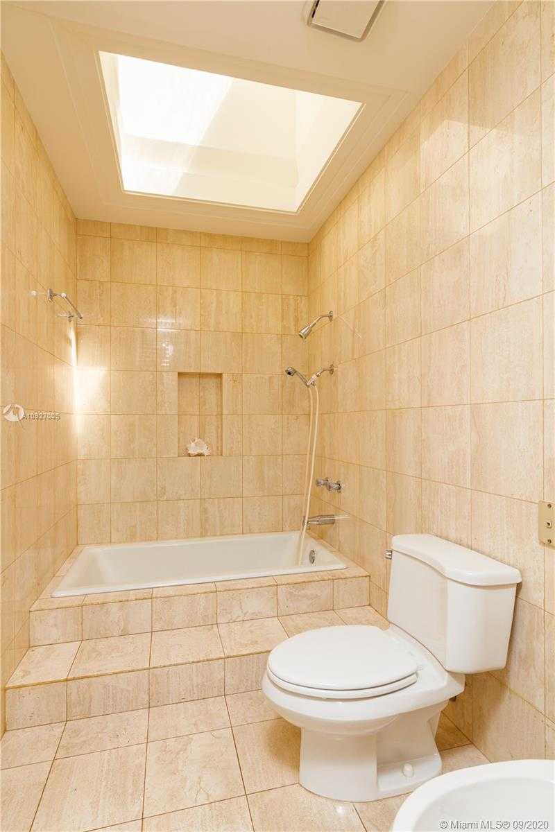 Small Image of 1763 ESPANOLA DR, Miami Number 12
