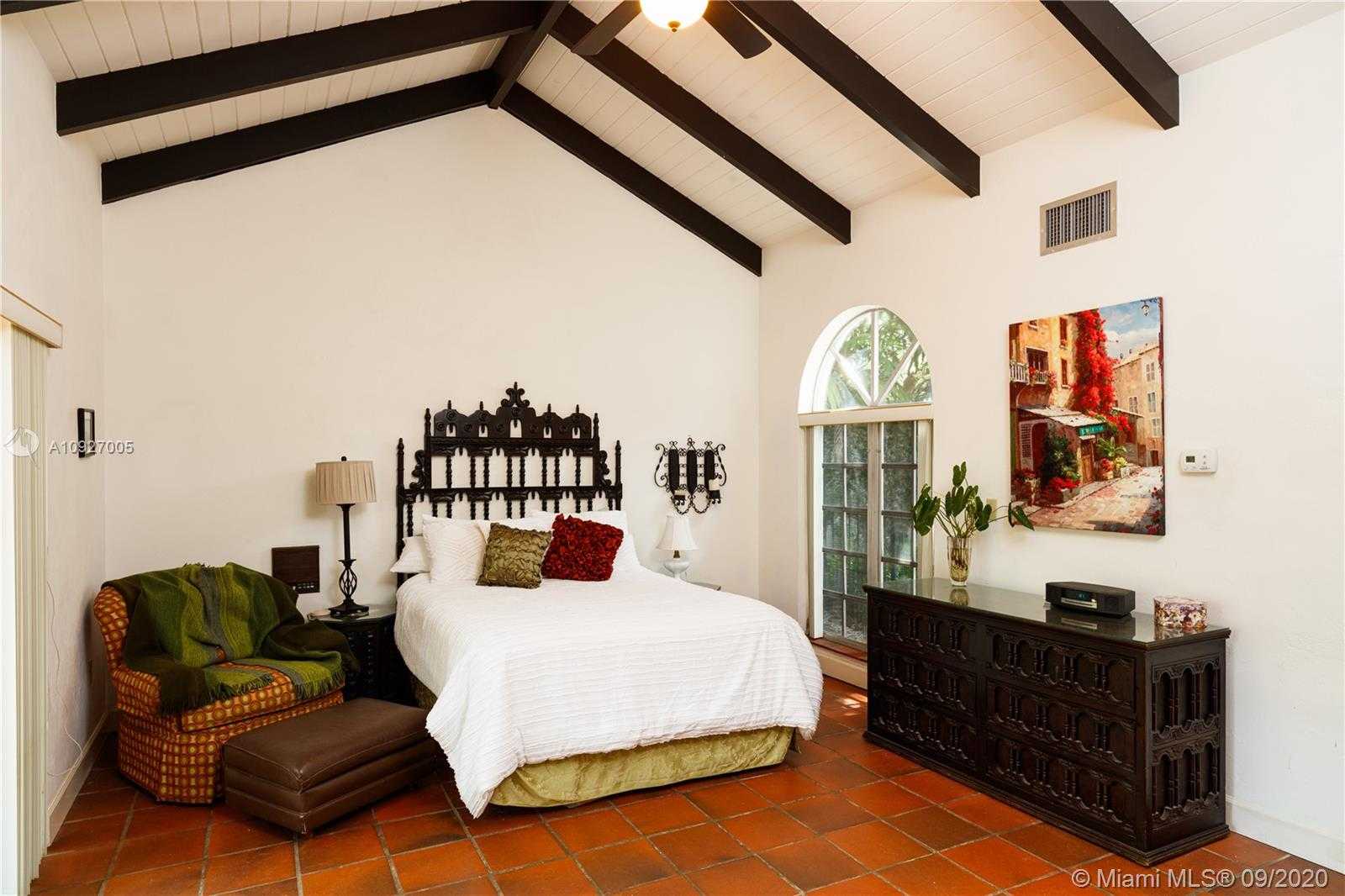 Small Image of 1763 ESPANOLA DR, Miami Number 16