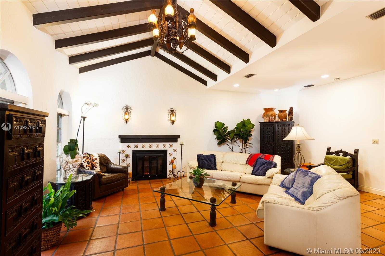 Small Image of 1763 ESPANOLA DR, Miami Number 3