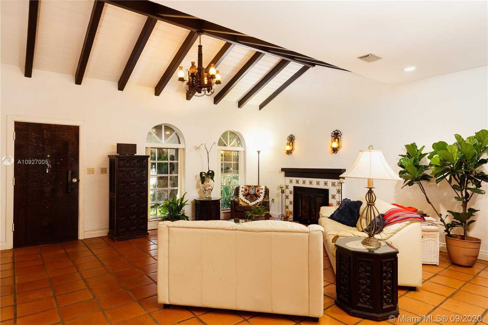 Small Image of 1763 ESPANOLA DR, Miami Number 5