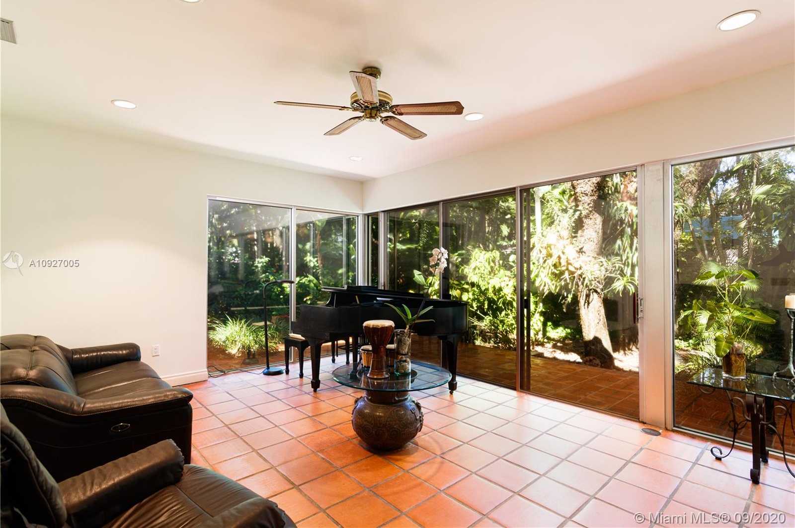 Small Image of 1763 ESPANOLA DR, Miami Number 9