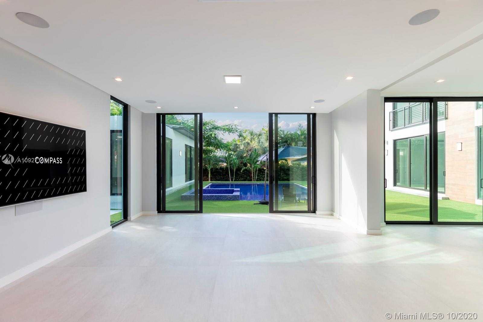 Small Image of 5470 SUNSET DR, Miami Number 10