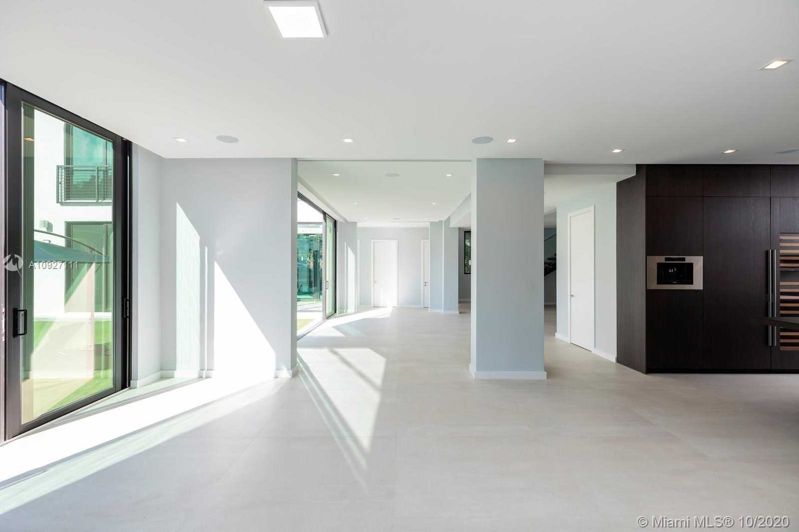 Small Image of 5470 SUNSET DR, Miami Number 11