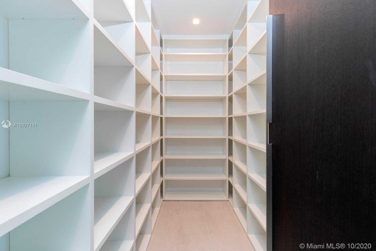 Small Image of 5470 SUNSET DR, Miami Number 15