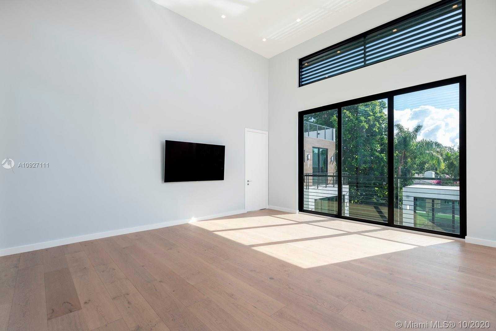 Small Image of 5470 SUNSET DR, Miami Number 16