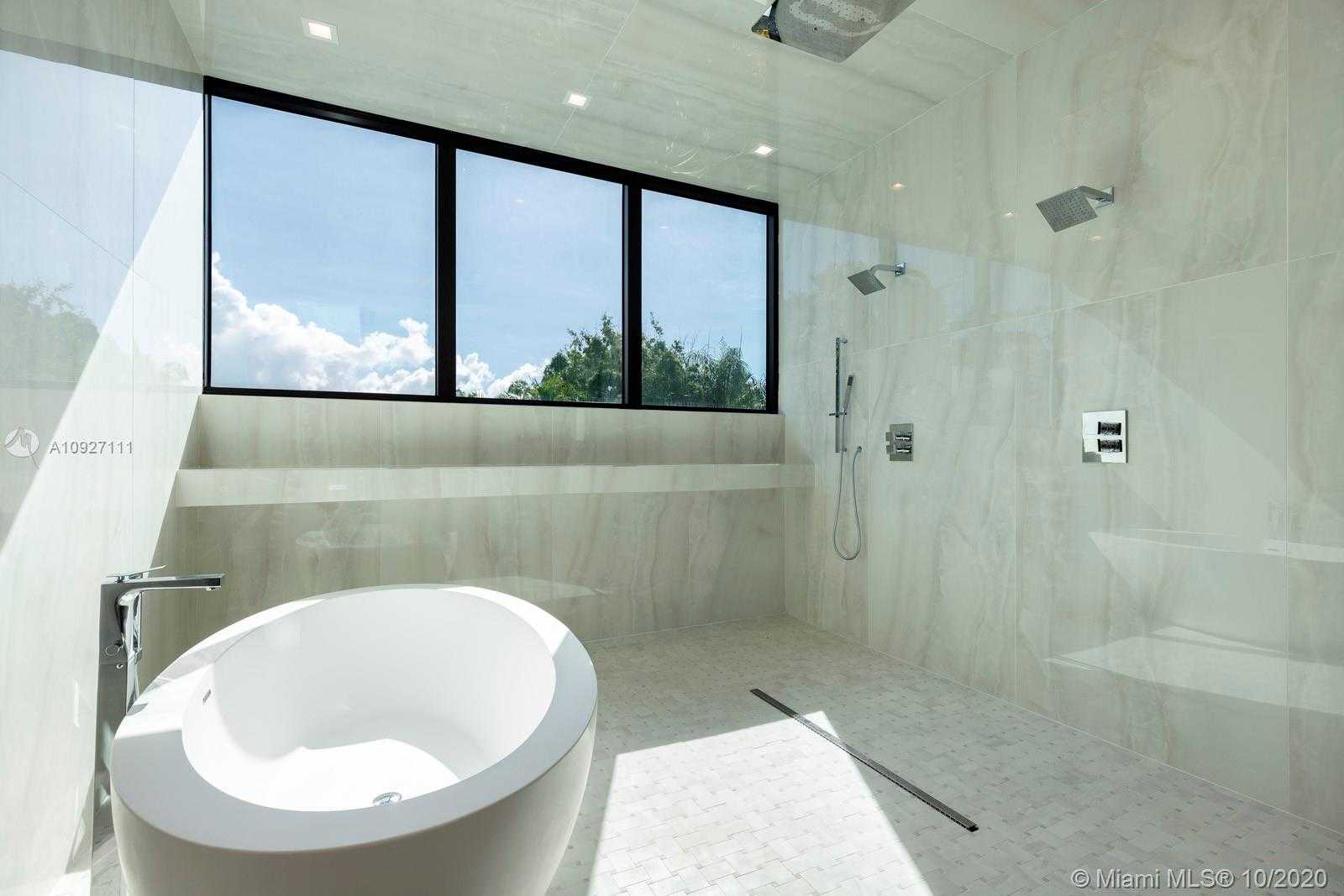 Small Image of 5470 SUNSET DR, Miami Number 19