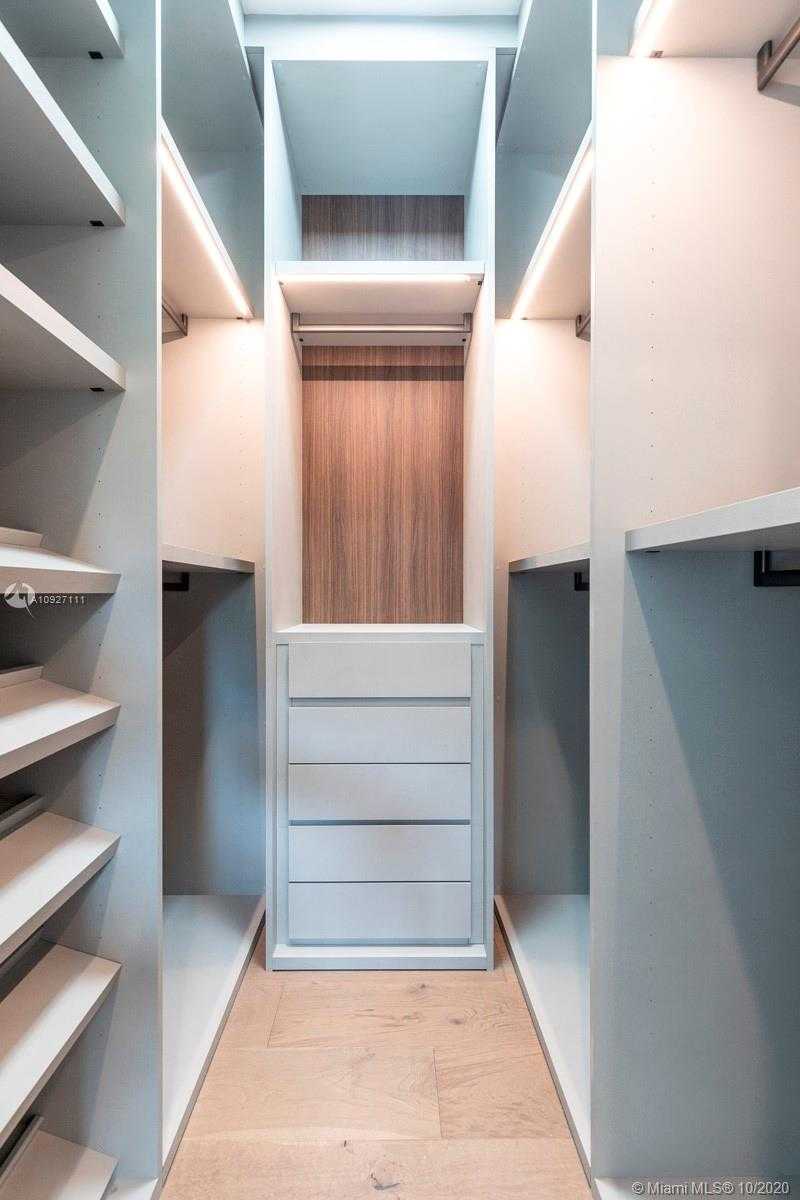 Small Image of 5470 SUNSET DR, Miami Number 21
