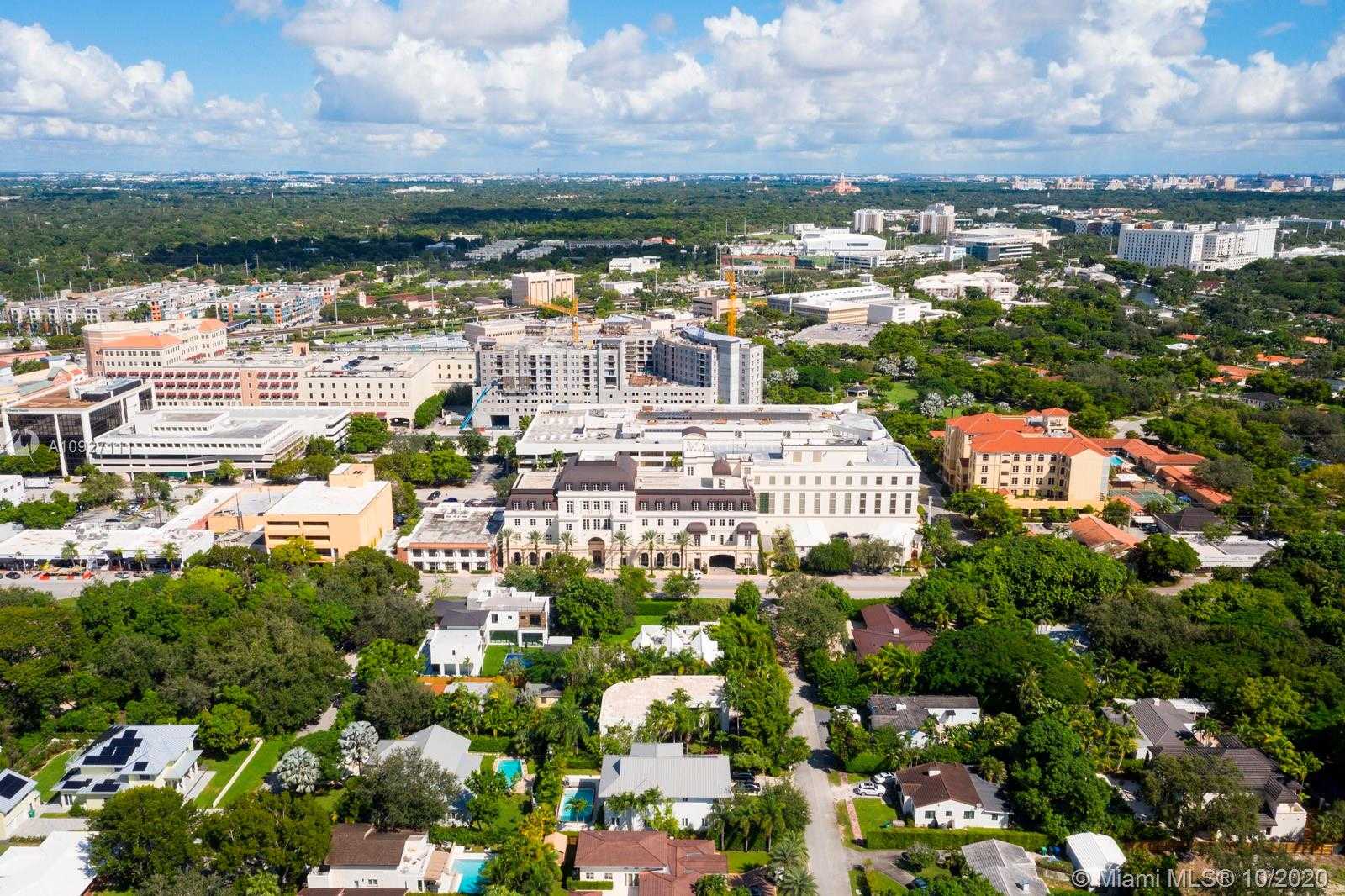 Small Image of 5470 SUNSET DR, Miami Number 28
