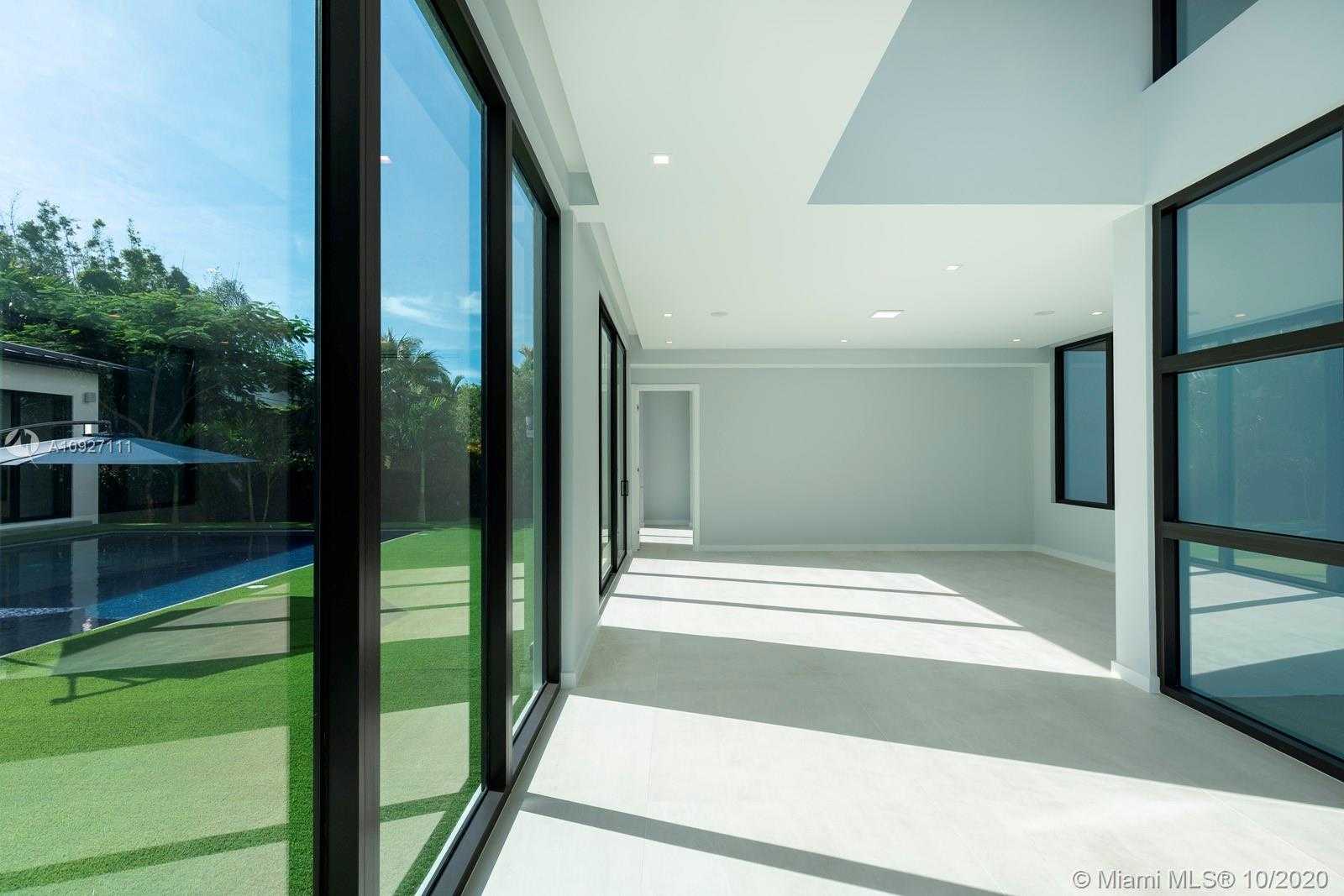 Small Image of 5470 SUNSET DR, Miami Number 5