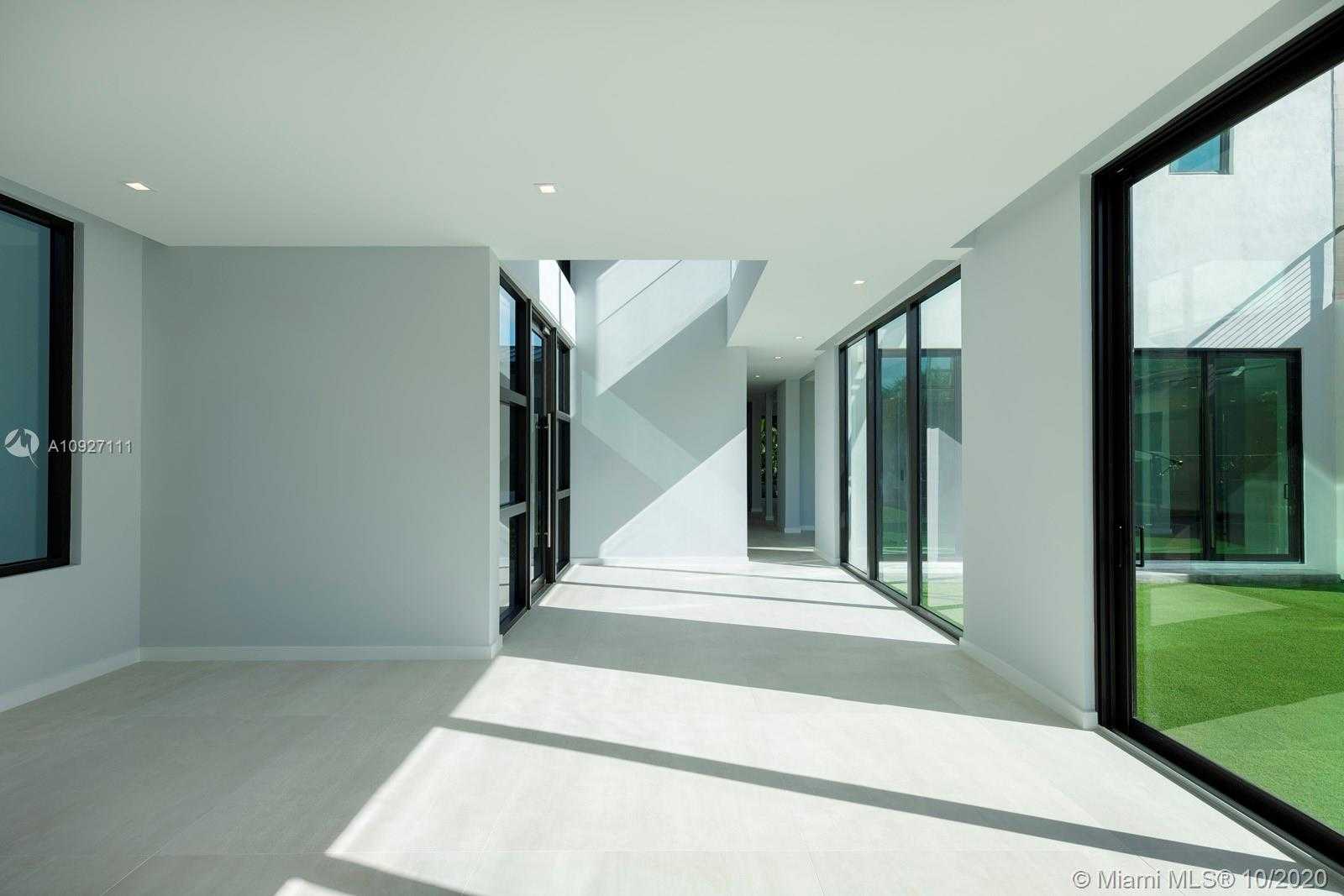 Small Image of 5470 SUNSET DR, Miami Number 7