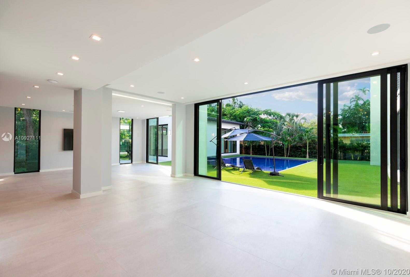 Small Image of 5470 SUNSET DR, Miami Number 9