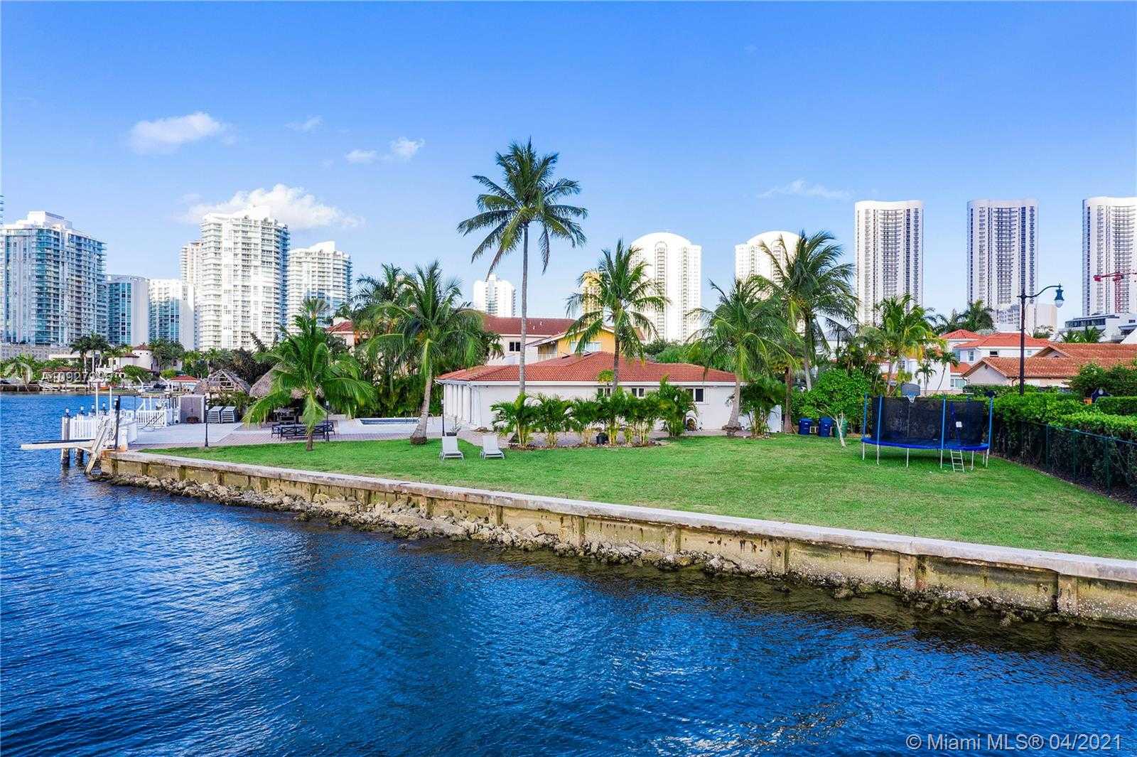 Small Image of 333 ATLANTIC ISLE, Sunny Isles Beach Number 5
