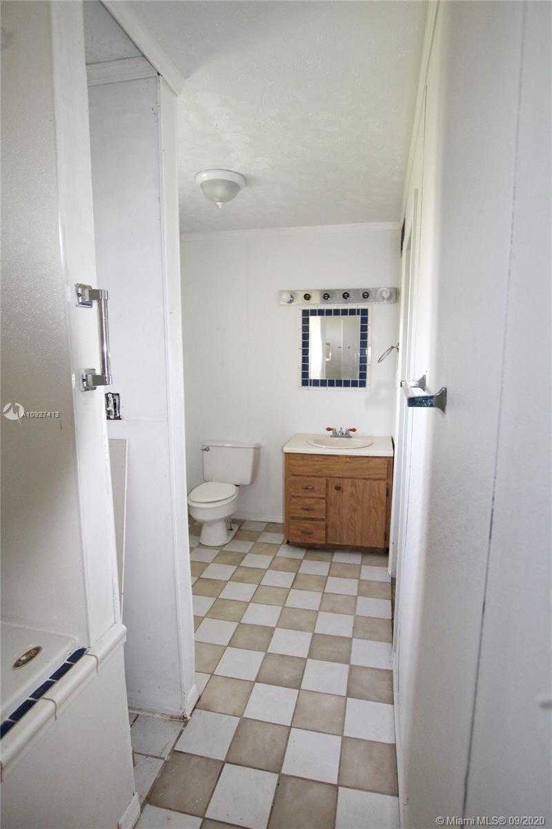 Small Image of 1052 10TH STREET, Bulkhead Ridge Number 14