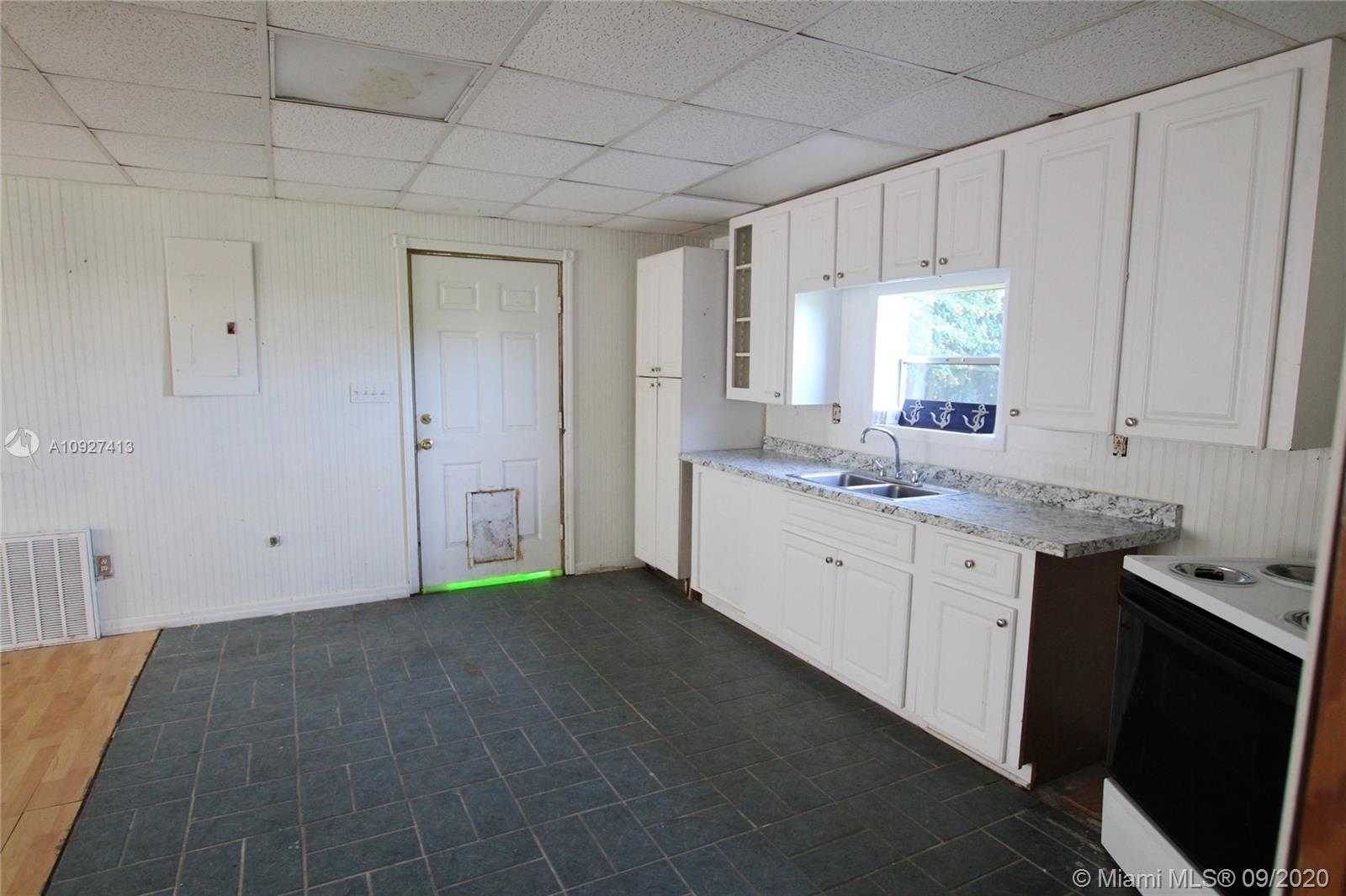 Small Image of 1052 10TH STREET, Bulkhead Ridge Number 3