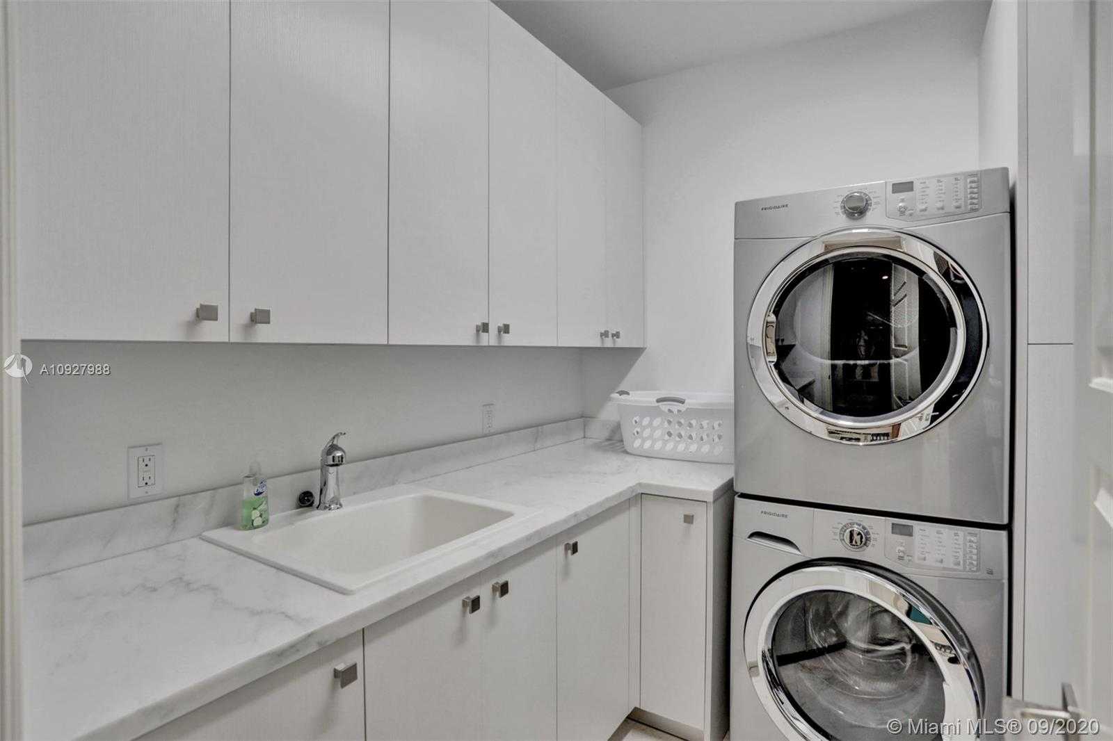 Small Image of 156 FIESTA WAY, Fort Lauderdale Number 25
