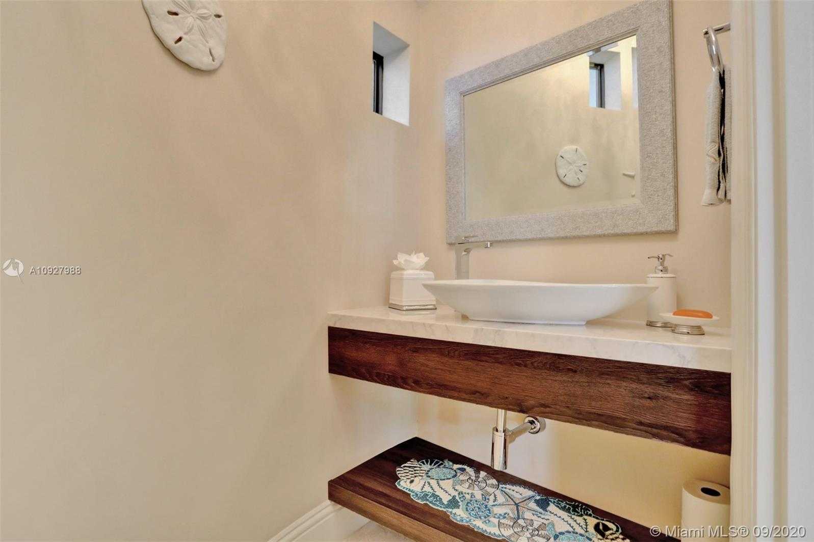 Small Image of 156 FIESTA WAY, Fort Lauderdale Number 43