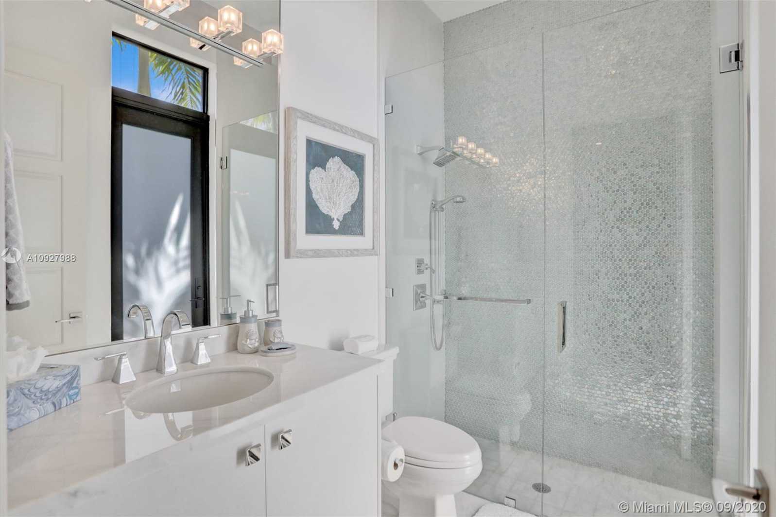 Small Image of 156 FIESTA WAY, Fort Lauderdale Number 47