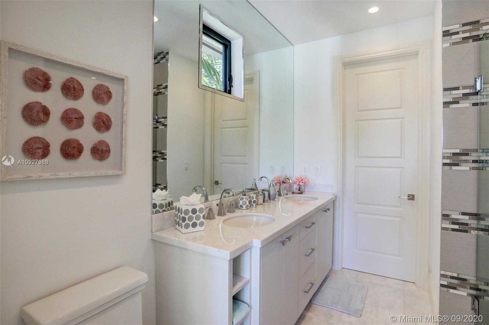 Small Image of 156 FIESTA WAY, Fort Lauderdale Number 60