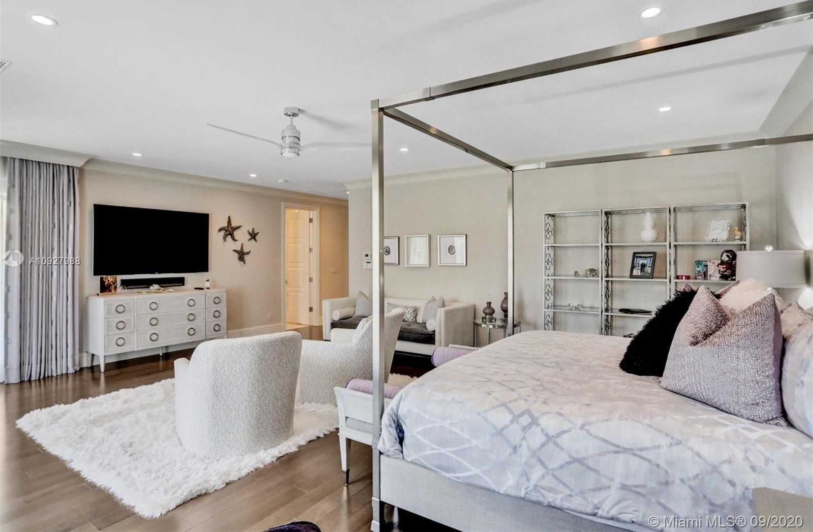 Small Image of 156 FIESTA WAY, Fort Lauderdale Number 79