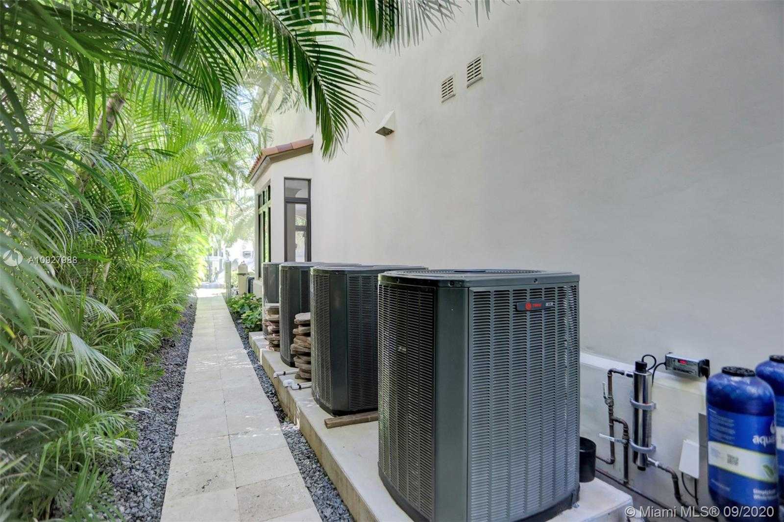 Small Image of 156 FIESTA WAY, Fort Lauderdale Number 94