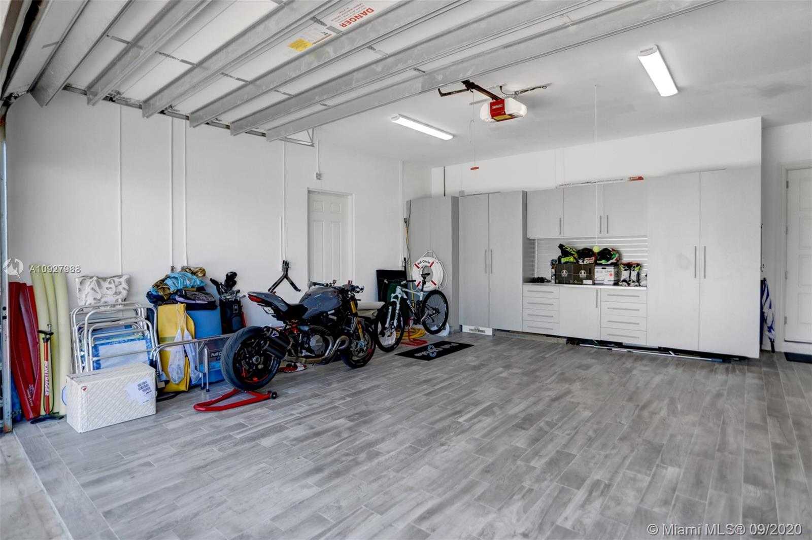 Small Image of 156 FIESTA WAY, Fort Lauderdale Number 96