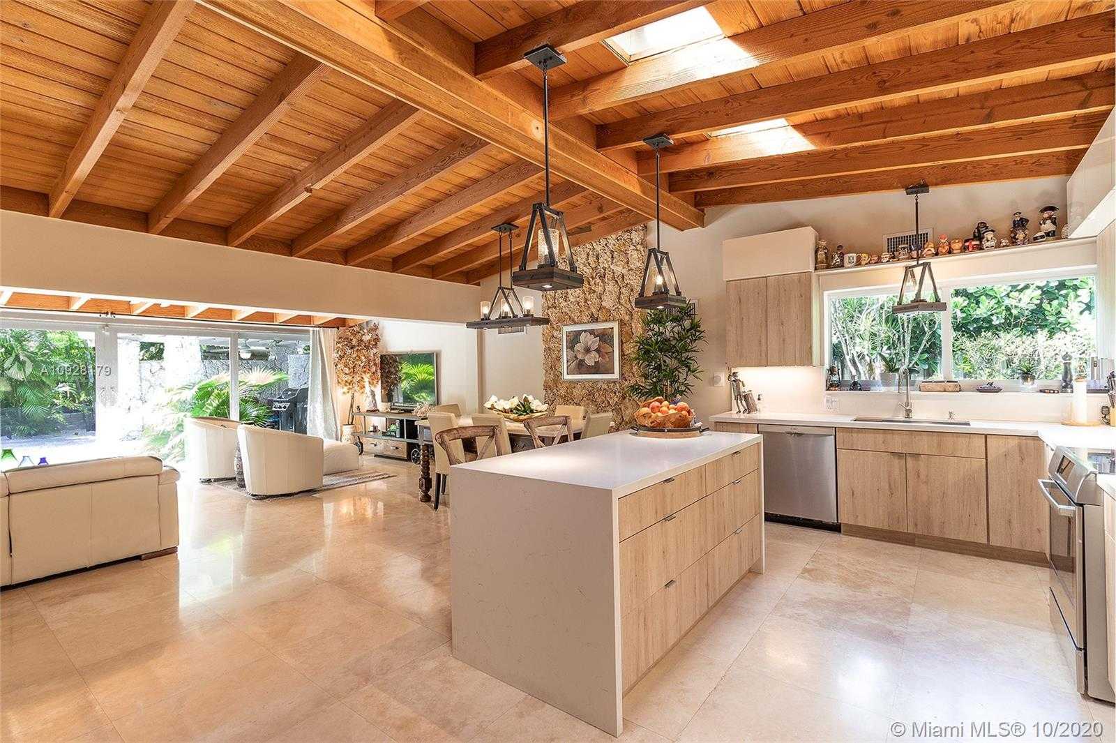 Small Image of 4344 SOUTH DOUGLAS RD, Miami Number 10