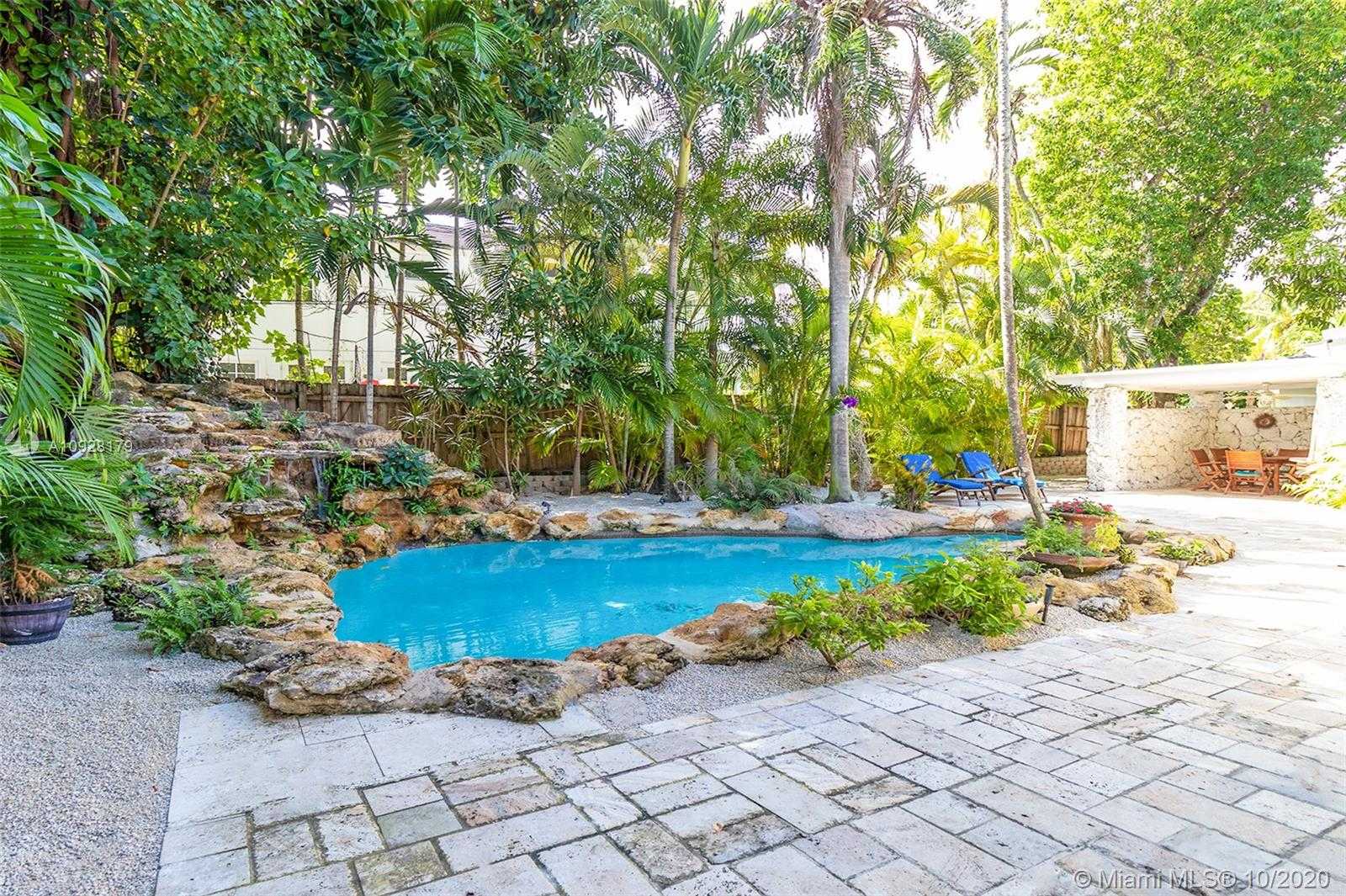 Small Image of 4344 SOUTH DOUGLAS RD, Miami Number 13